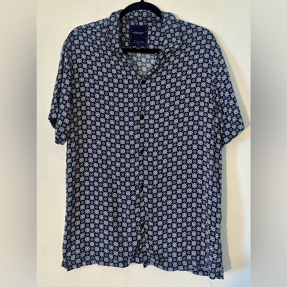 Men’s Shirt, Size L